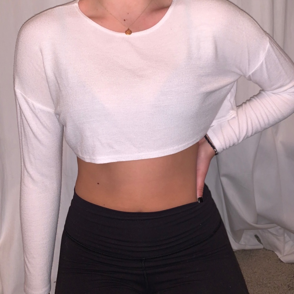Prettylittlething white cropped top